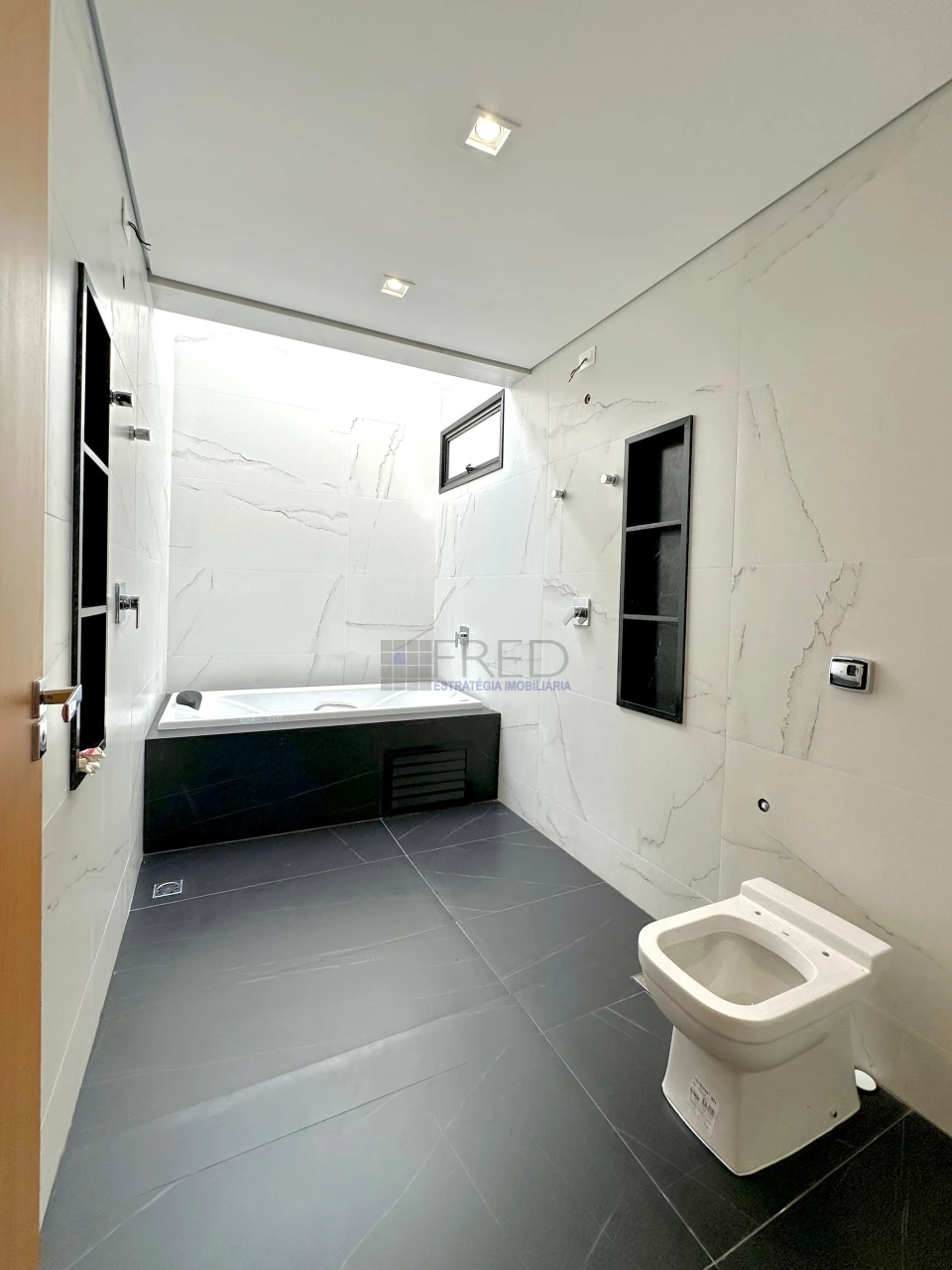 CASA A VENDA NO CONDOMINIO ARAGUARI - PARQUE TAUÁ