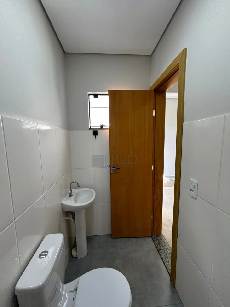 LINDA SOBRELOJA PARALOCAÇÃO