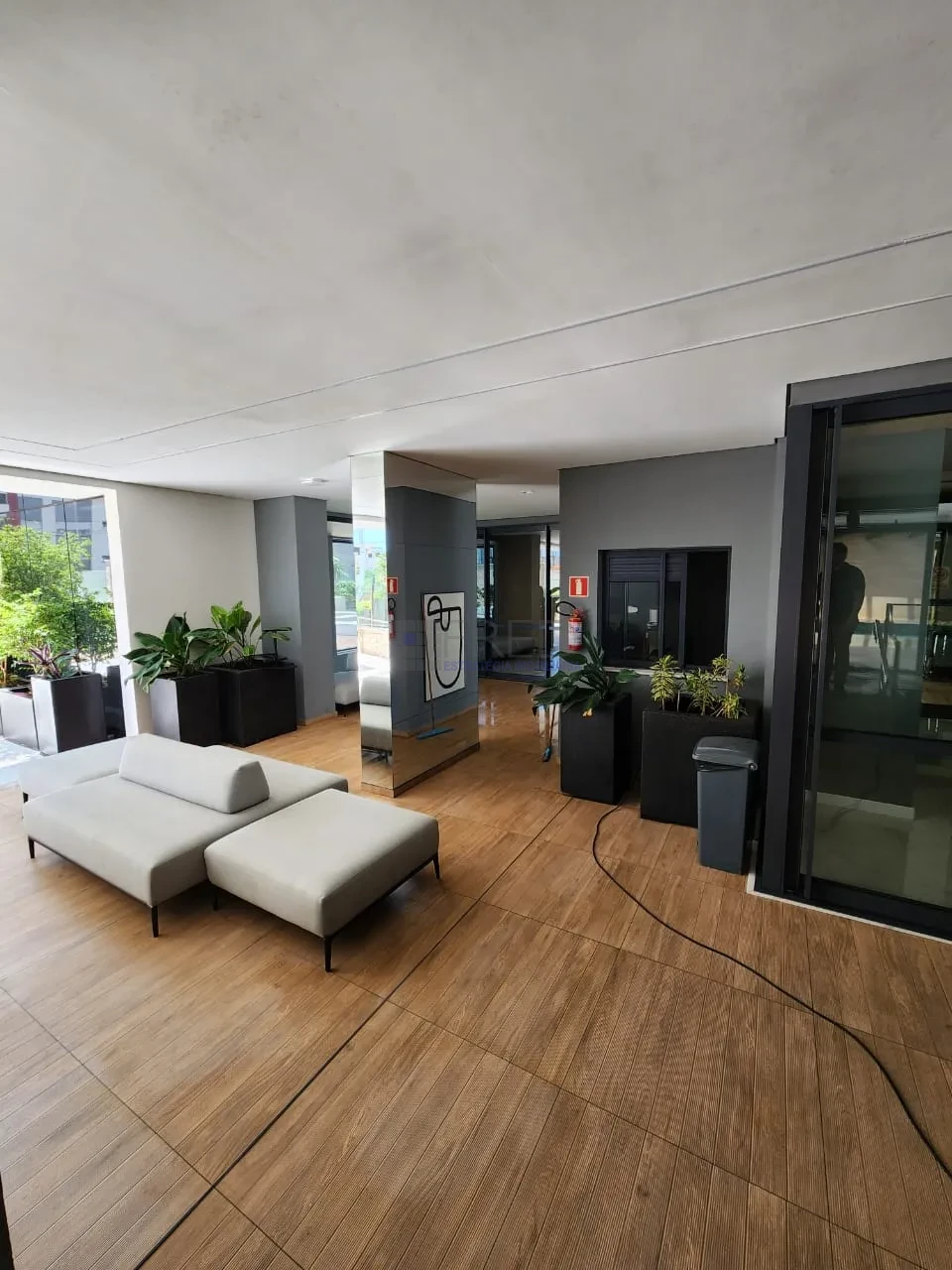 APARTAMENTO A VENDA -EDIFICIO TRIANON - ANDAR ALTO - LINDO