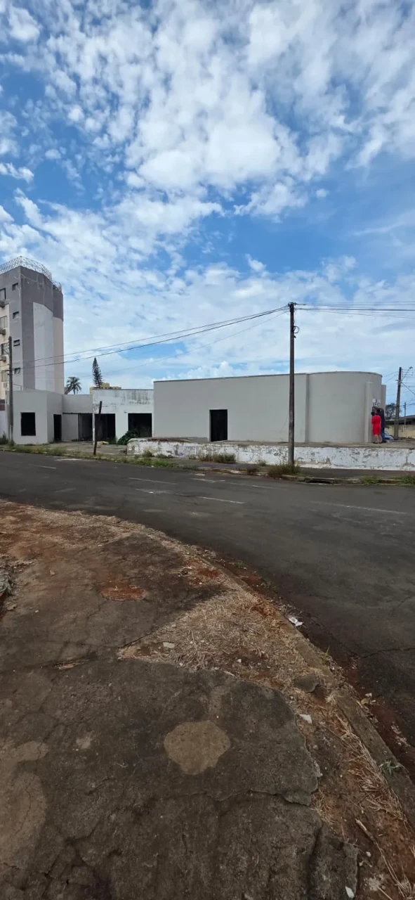 Imagens do imóveis TERRENO COMERCIAL A VENDA COM CONSTRUÇÃO DE GALERIA DE LOJAS INACABADA