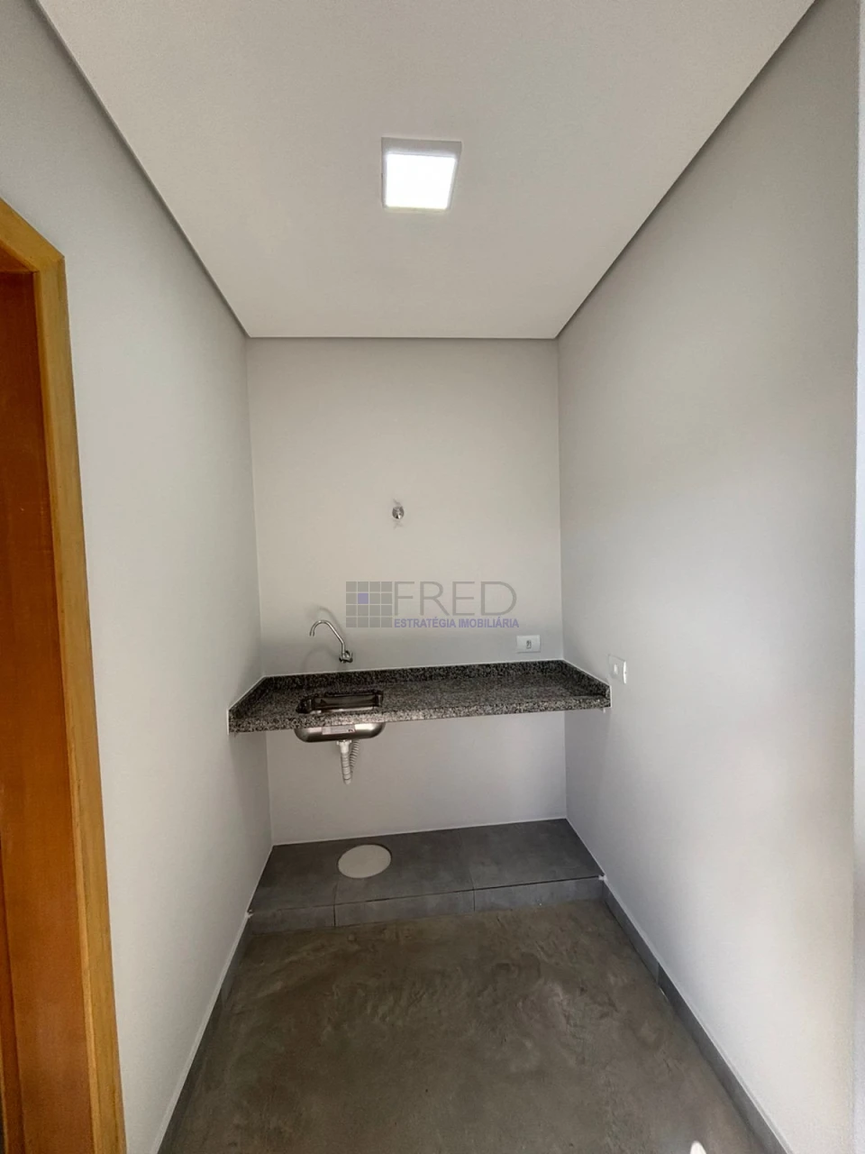 LINDA SOBRELOJA PARALOCAÇÃO