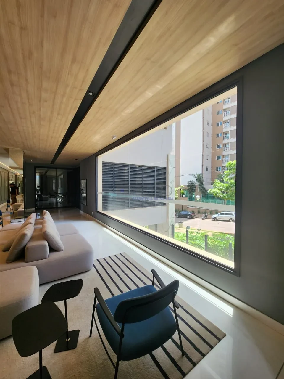 APARTAMENTO A VENDA -EDIFICIO TRIANON - ANDAR ALTO - LINDO