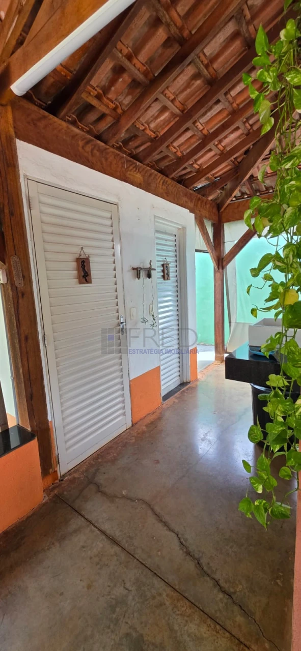 LINDA CHACARA A VENDA, PORTEIRA FECHADA - MORADIA OU LAZER EM CAMBÉ PR