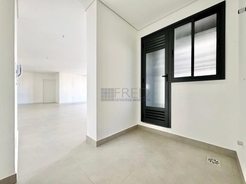 APARTAMENTO NOVO - ANDAR INTERMEDIARIO - 3 SUÍTES - ARBO