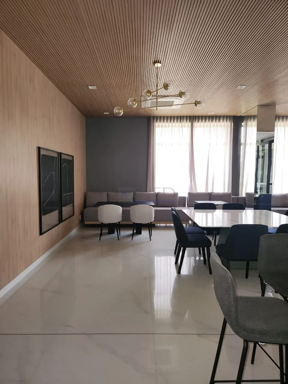 APARTAMENTO A VENDA -EDIFICIO TRIANON - ANDAR ALTO - LINDO