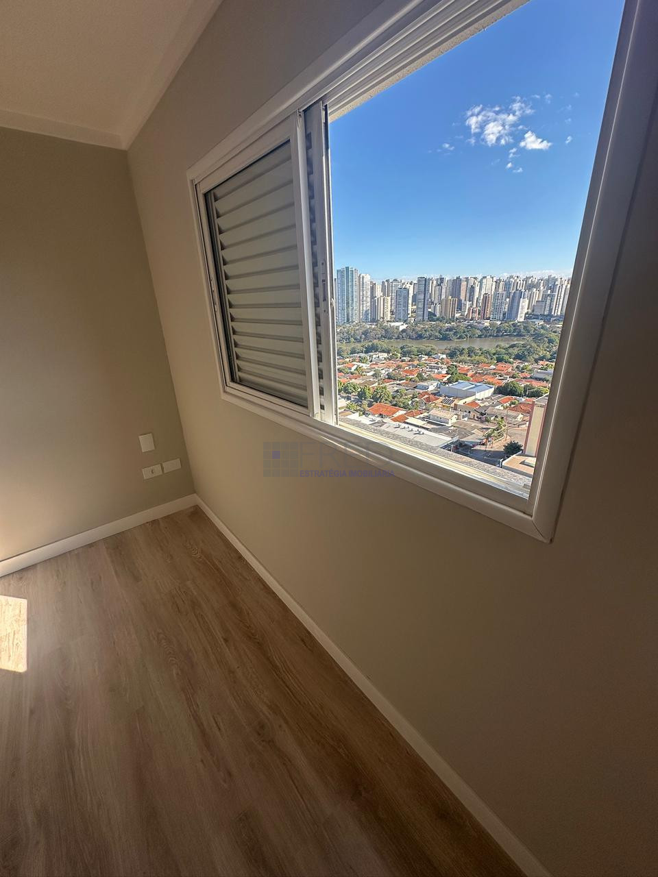 APARTAMENTO TODO REFORMADO - ANDAR ALTO - RESIDENCIAL KONSTANZ