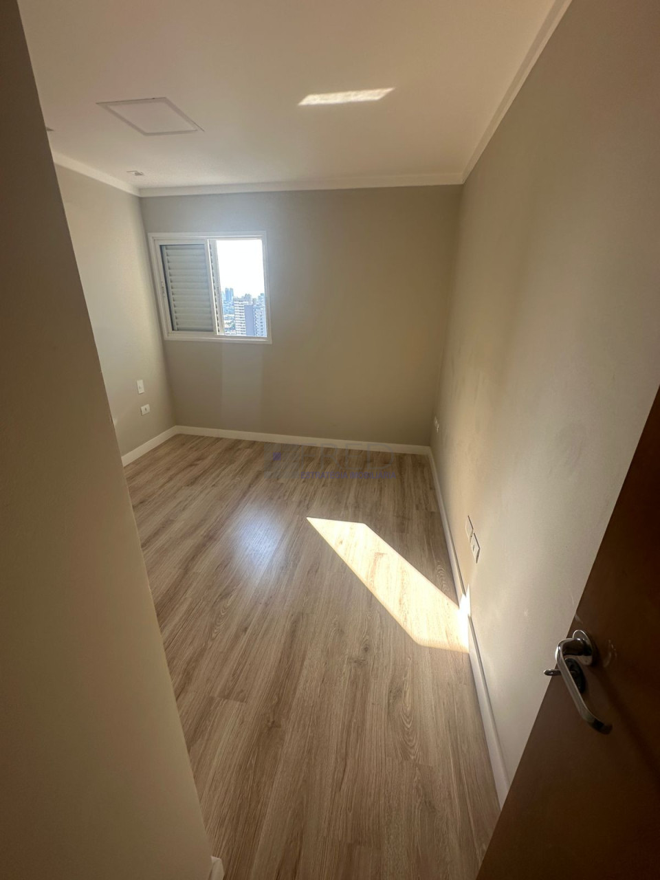 APARTAMENTO TODO REFORMADO - ANDAR ALTO - RESIDENCIAL KONSTANZ