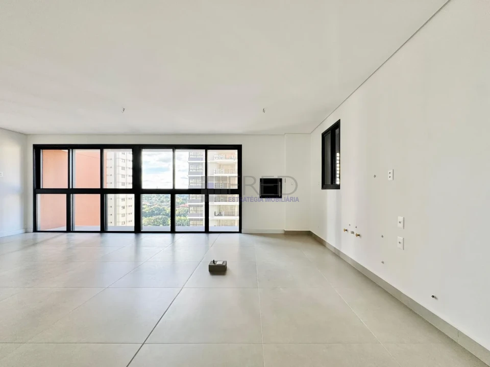 APARTAMENTO NOVO - ANDAR INTERMEDIARIO - 3 SUÍTES - ARBO