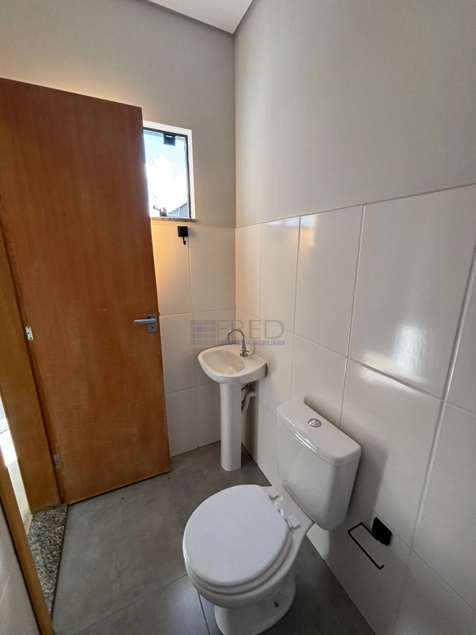 LINDA SOBRELOJA PARALOCAÇÃO