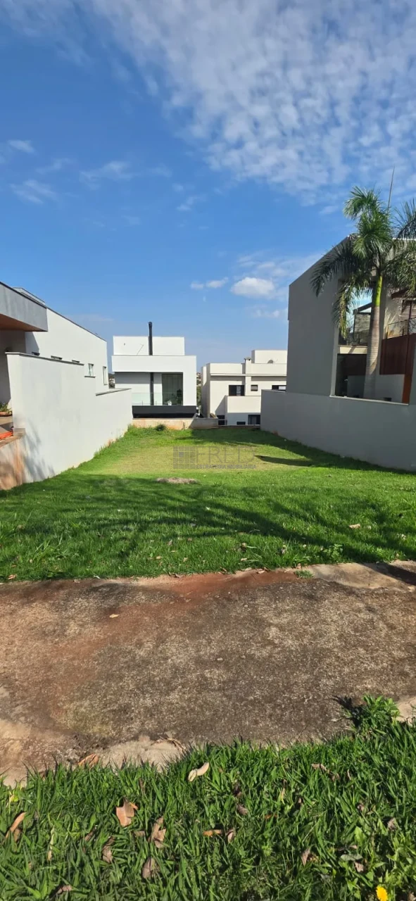 Imagens do imóveis EXCELENTE TERRENO A VENDA - PARTE ALTA  - CONDOMINIO ARANGUÁ - PARQUE TAUÁ