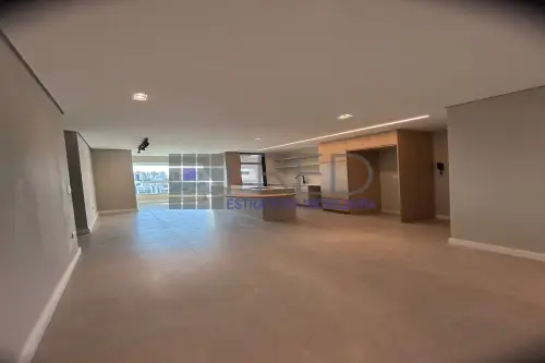 APARTAMENTO TODO REFORMADO - ANDAR ALTO - RESIDENCIAL KONSTANZ