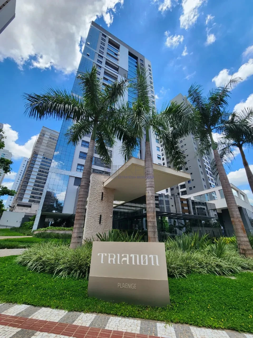 APARTAMENTO A VENDA -EDIFICIO TRIANON - ANDAR ALTO - LINDO