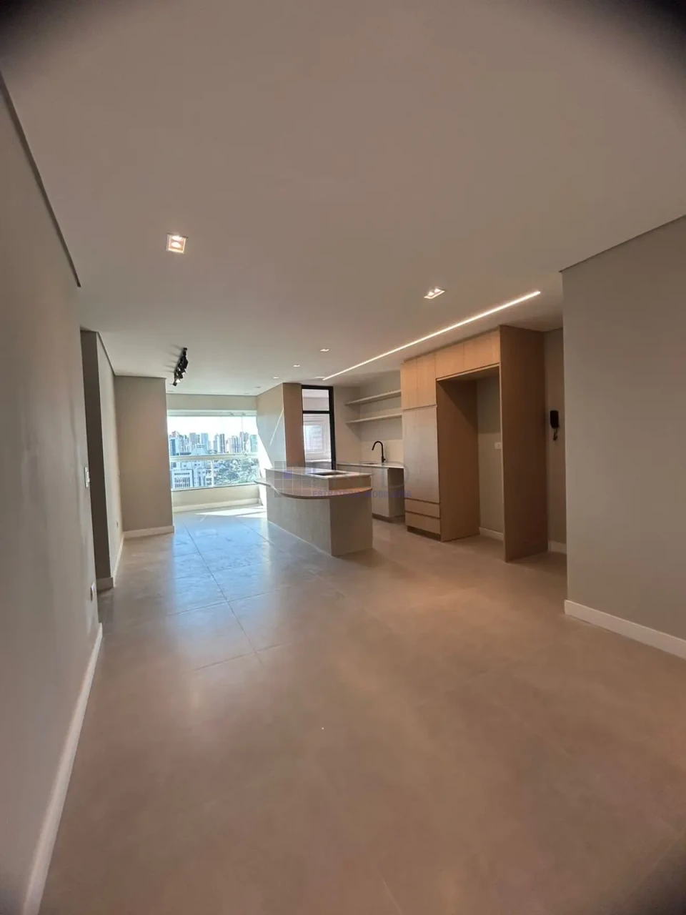 APARTAMENTO TODO REFORMADO - ANDAR ALTO - RESIDENCIAL KONSTANZ