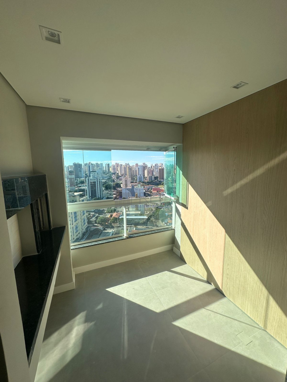 APARTAMENTO TODO REFORMADO - ANDAR ALTO - RESIDENCIAL KONSTANZ