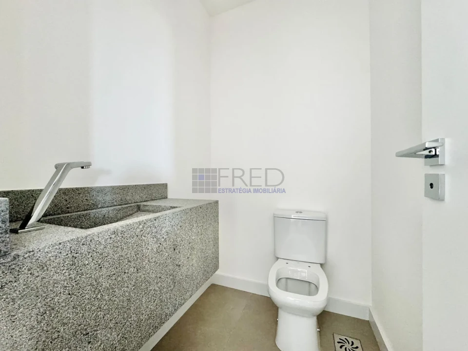 APARTAMENTO NOVO - ANDAR INTERMEDIARIO - 3 SUÍTES - ARBO