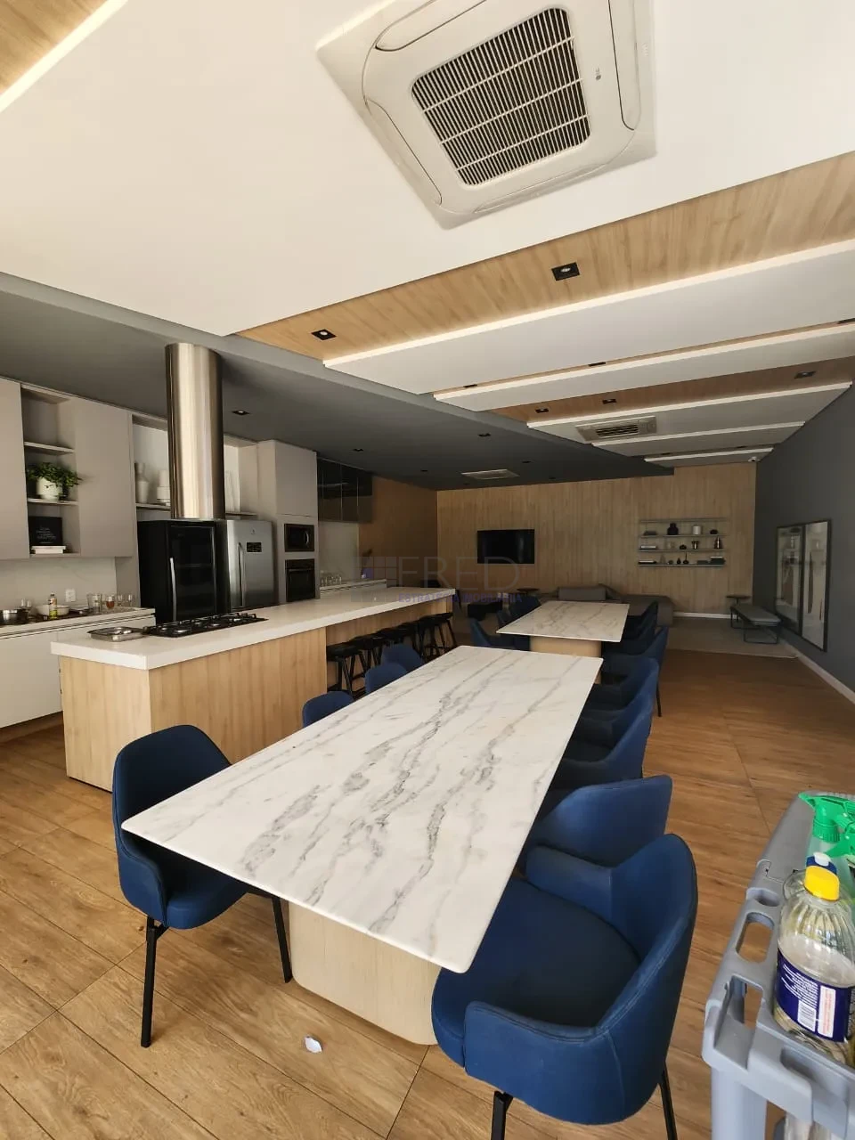 APARTAMENTO A VENDA -EDIFICIO TRIANON - ANDAR ALTO - LINDO