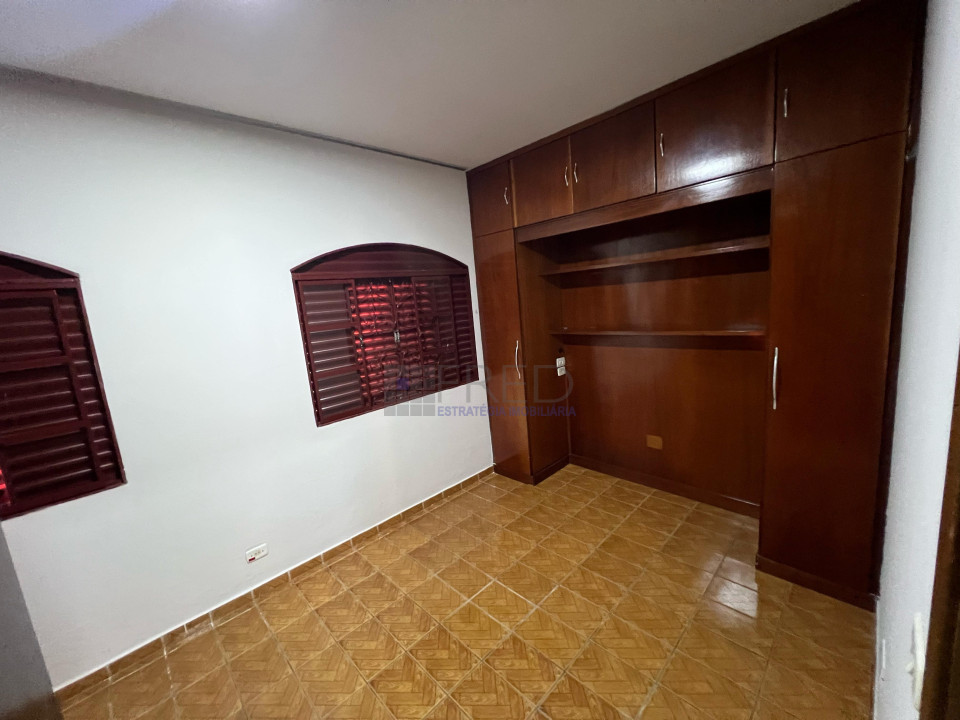 EXCELENTE RESIDENCIA A VENDA.