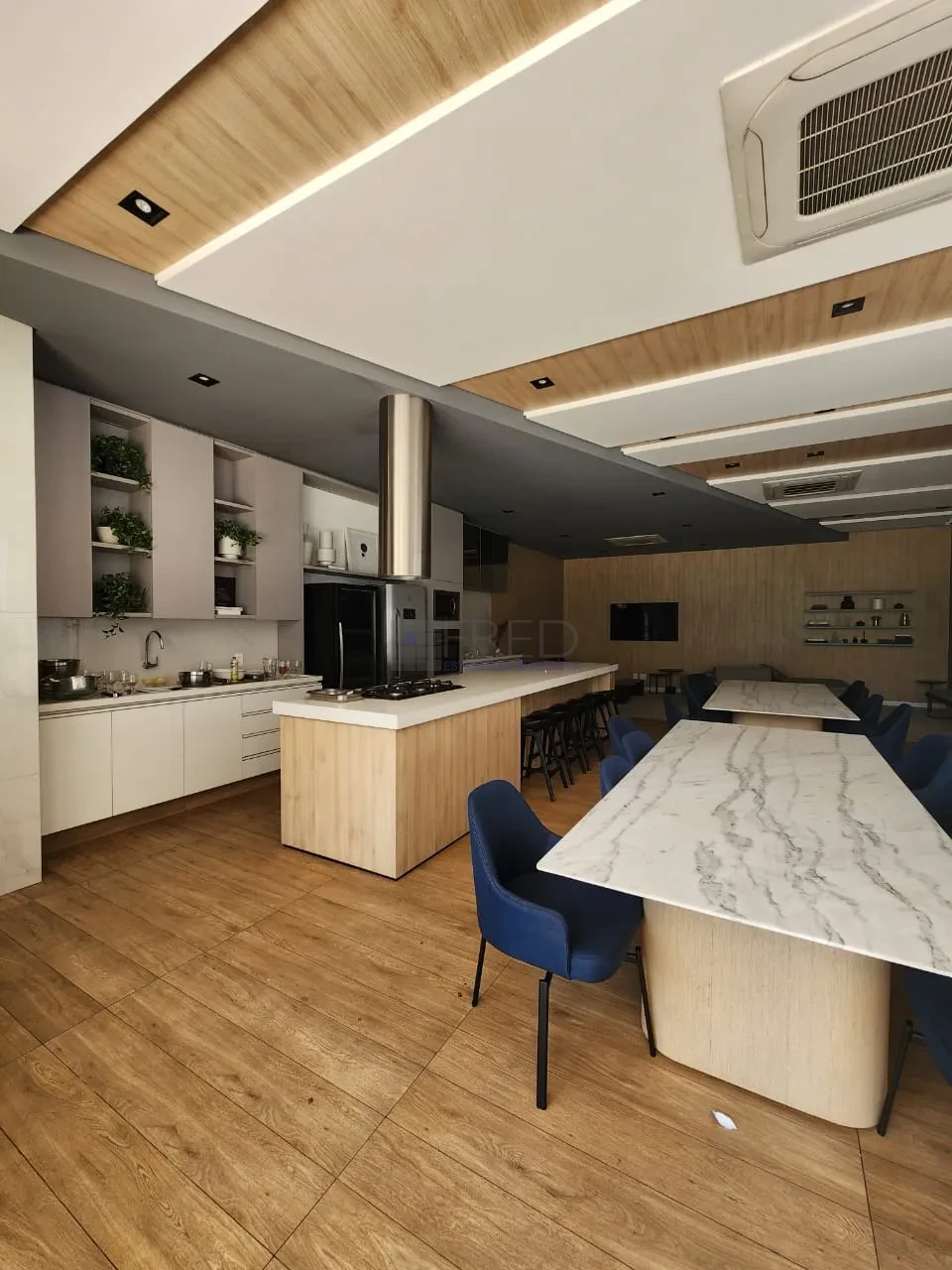 APARTAMENTO A VENDA -EDIFICIO TRIANON - ANDAR ALTO - LINDO