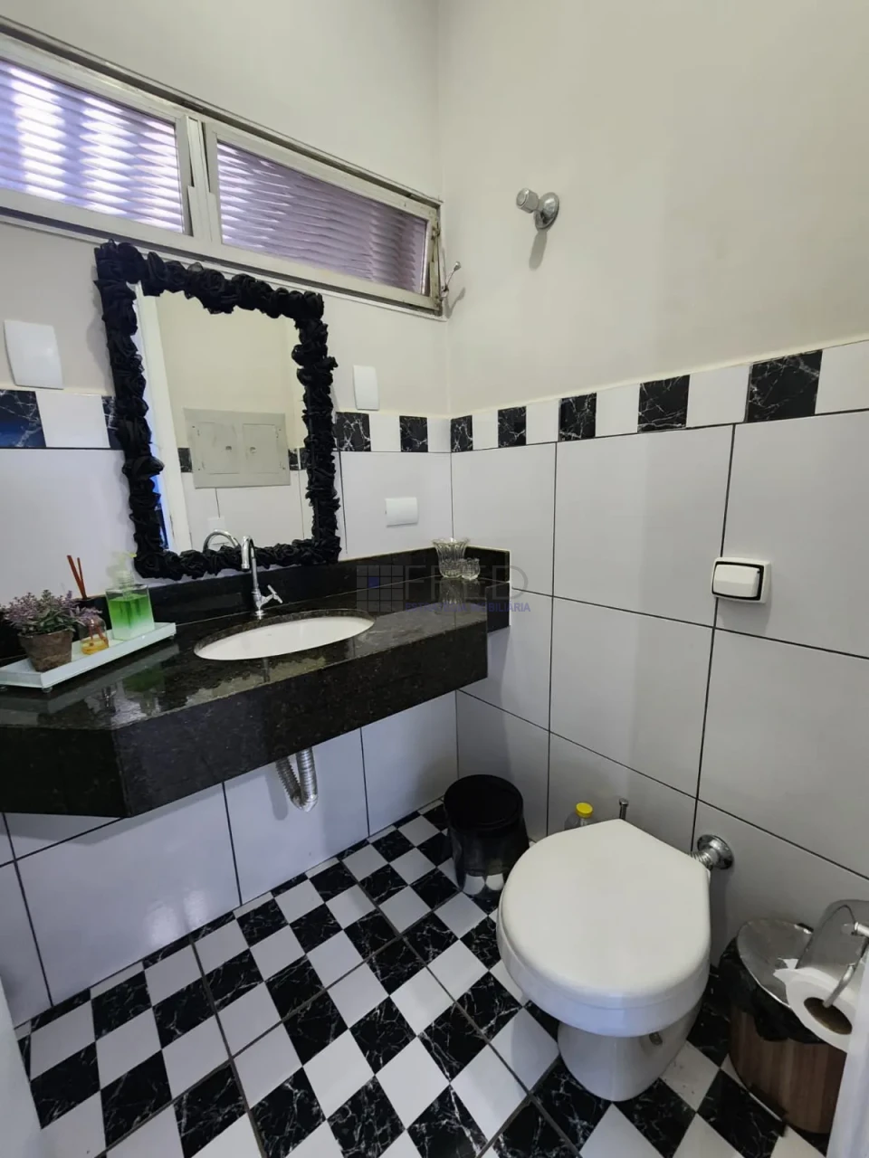 CASA COMERCIAL PARA LOCAÇÃO NO SHANGRI-LÁ