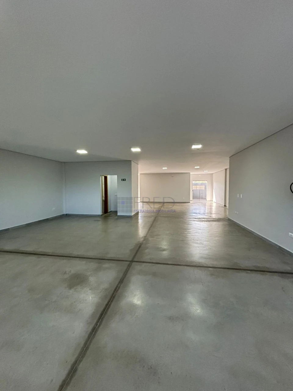 LINDA SOBRELOJA PARALOCAÇÃO