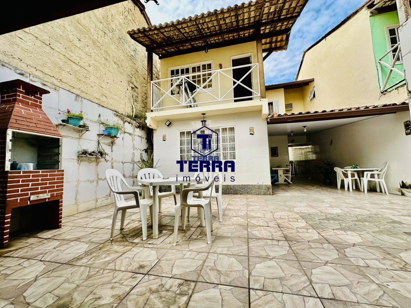 Imagens do imóveis Casa duplex com 3 quartos sendo 1 suíte, com grande quintal, em Maria Paula!