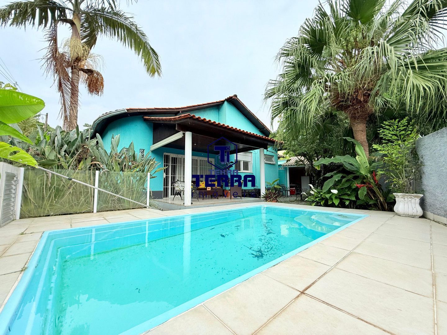 Imagens do imóveis Excelente casa linear de condomínio com 4 quartos, área gourmet e piscina!