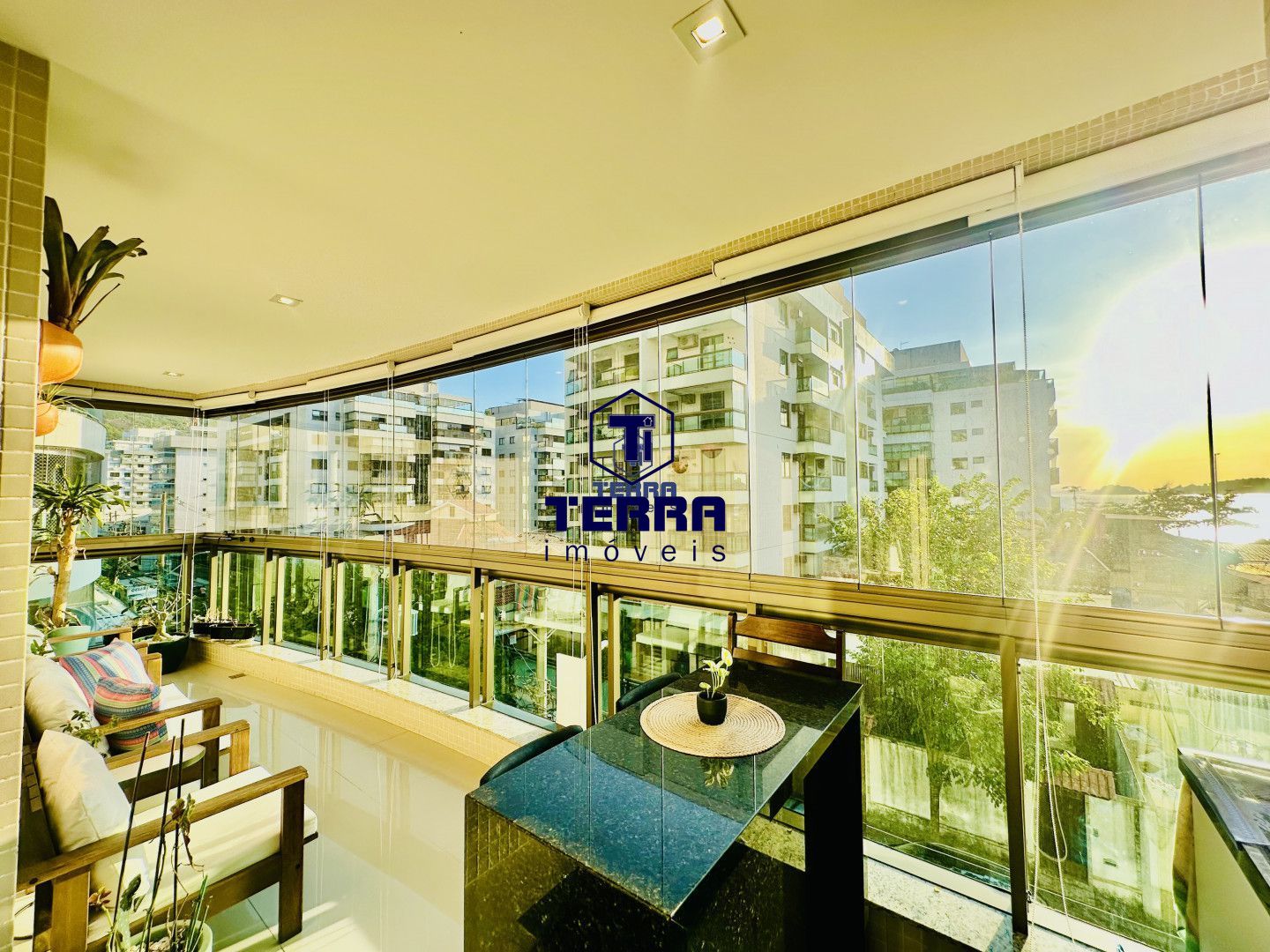 Imagens do imóveis Apartamento vista mar em Charitas com varanda gourmet. Lazer e conforto!