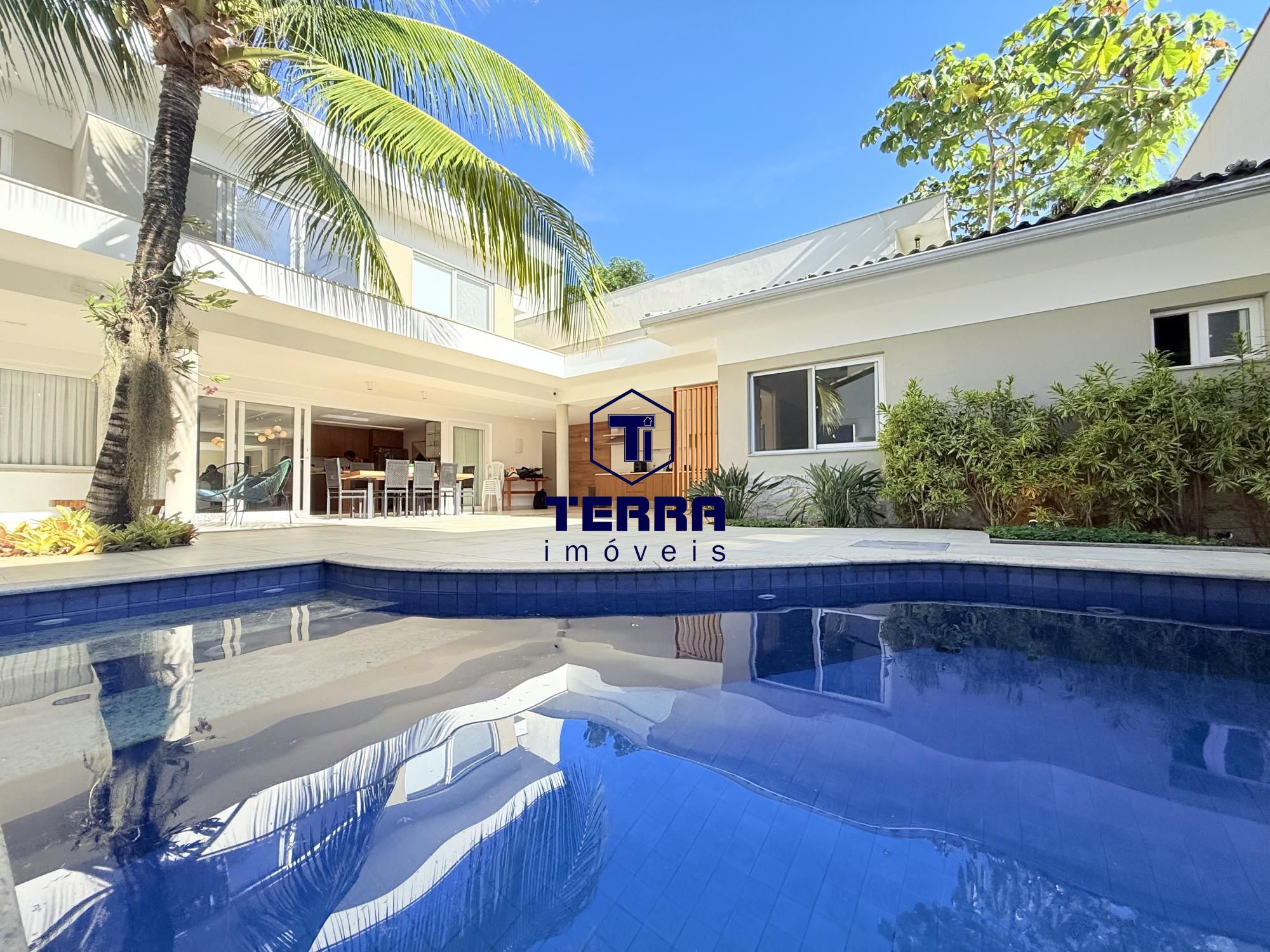 Imagens do imóveis Seu Refúgio de Luxo em Camboinhas – Casa com 4 suítes, piscina e Energia Solar