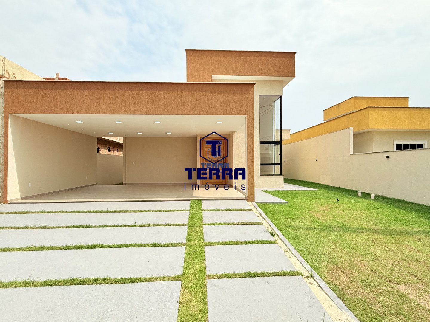 Imagens do imóveis Casa linear com design contemporâneo, condomínio Pedra de Inoã.