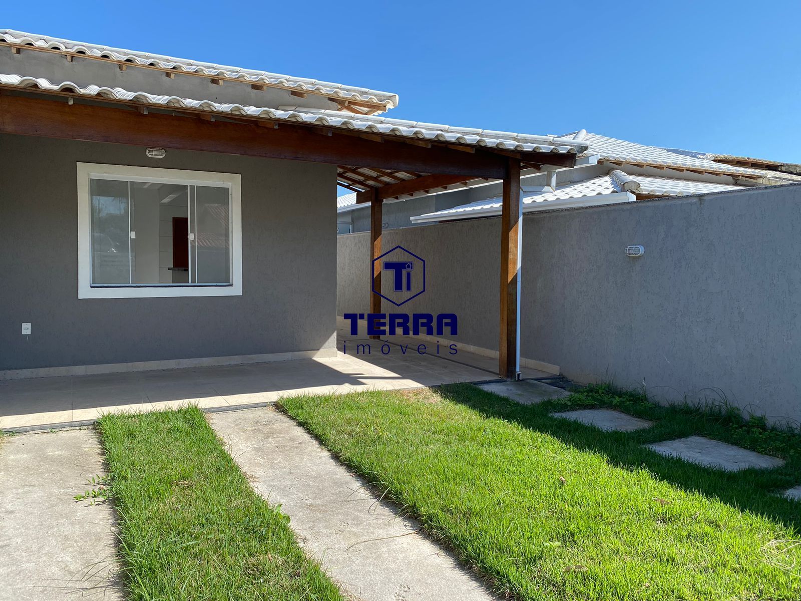 Imagens do imóveis Linda casa linear em Cordeirinho com 2 quartos, uma suíte e quintal privativo.