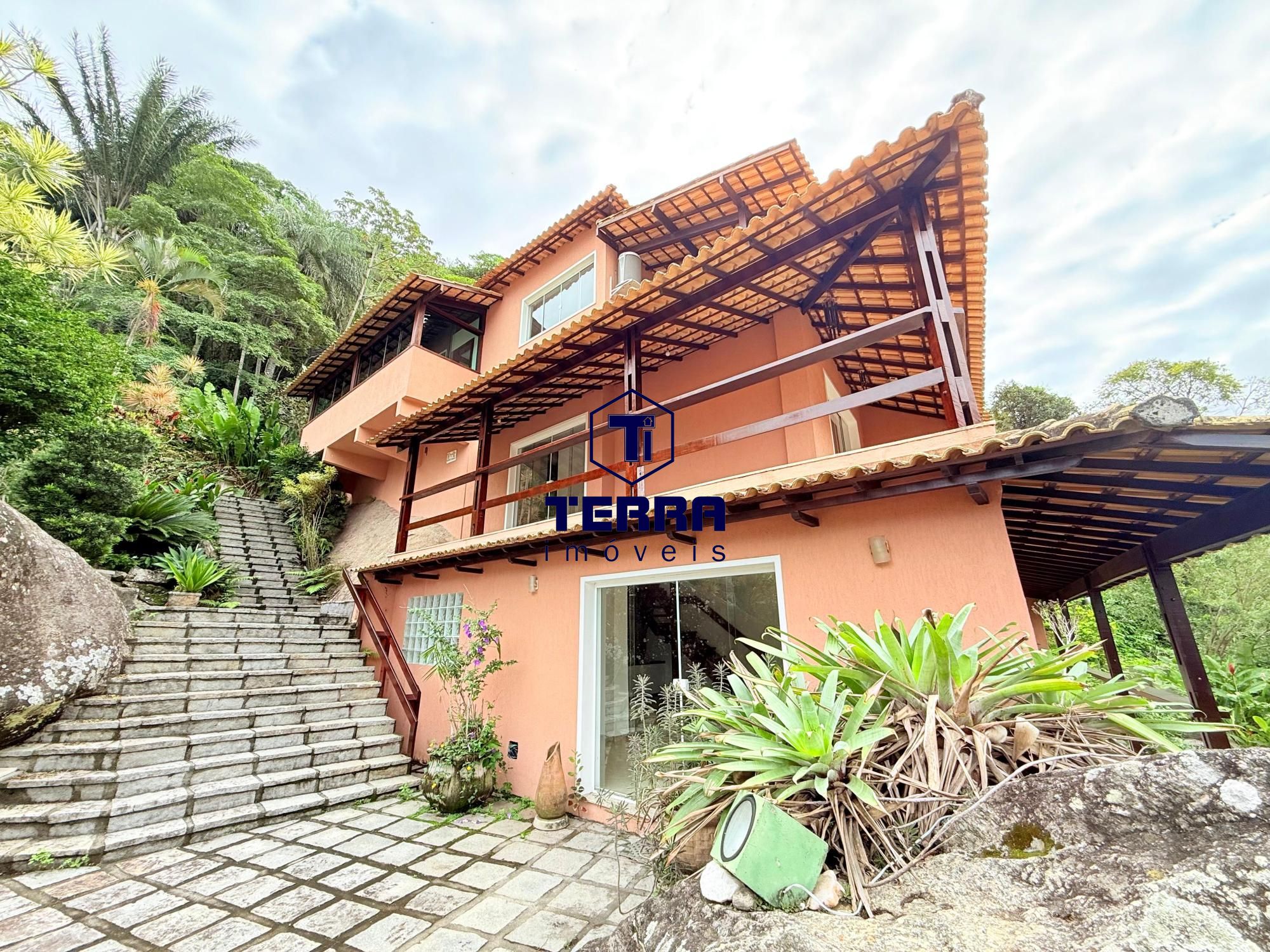 Imagens do imóveis Viva o sonho em Itacoatiara! Casa com vista deslumbrante para o Costão