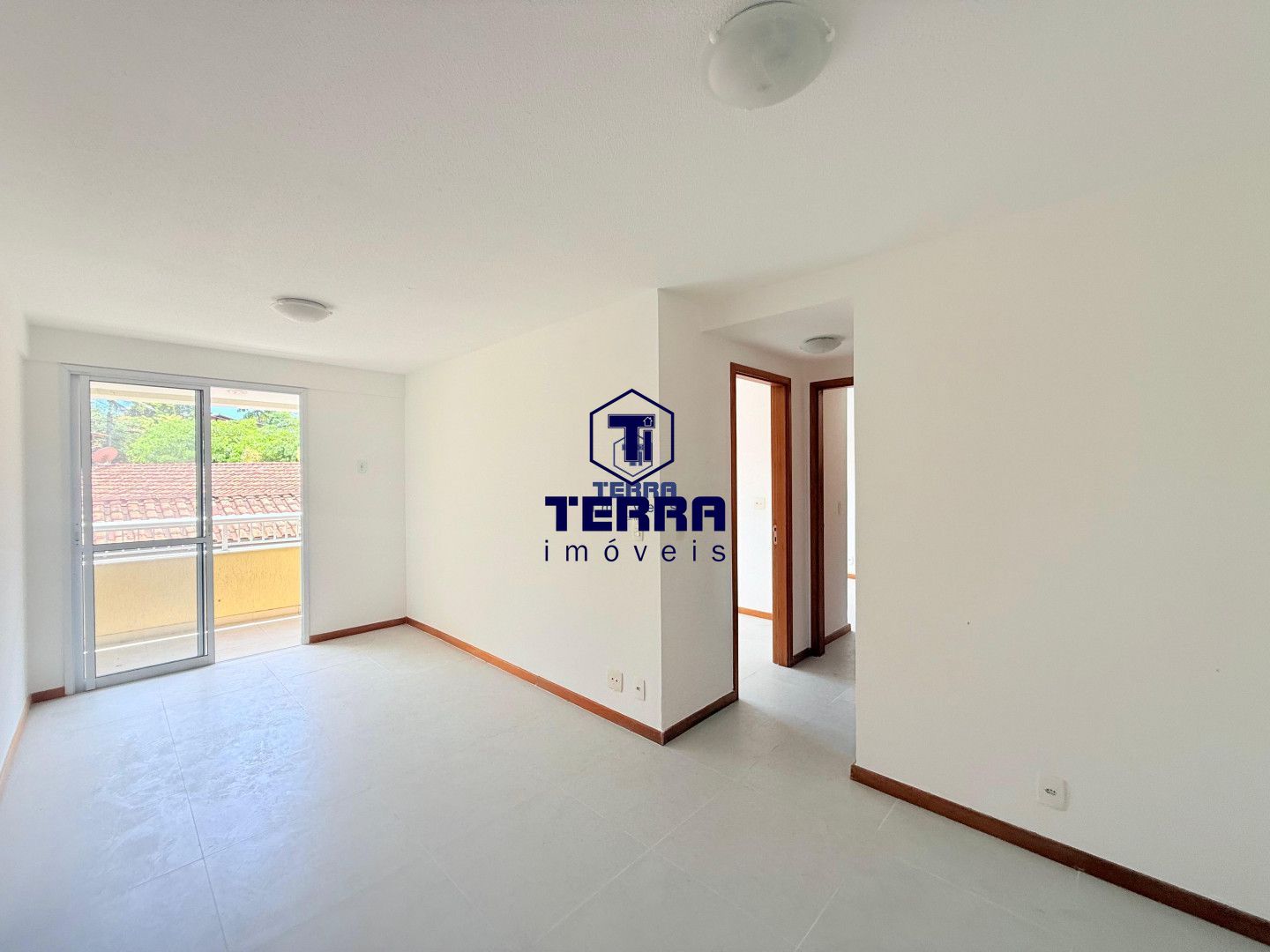 Imagens do imóveis 2 quartos sendo uma suíte e vaga de garagem no Portal de Itaipu.
