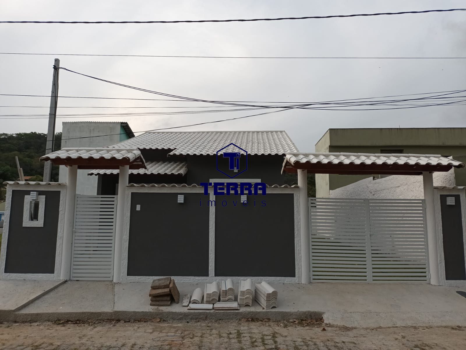 Imagens do imóveis Linear com 3 quartos, sendo 1 suíte e fino acabamento no Alferes Tiradentes.