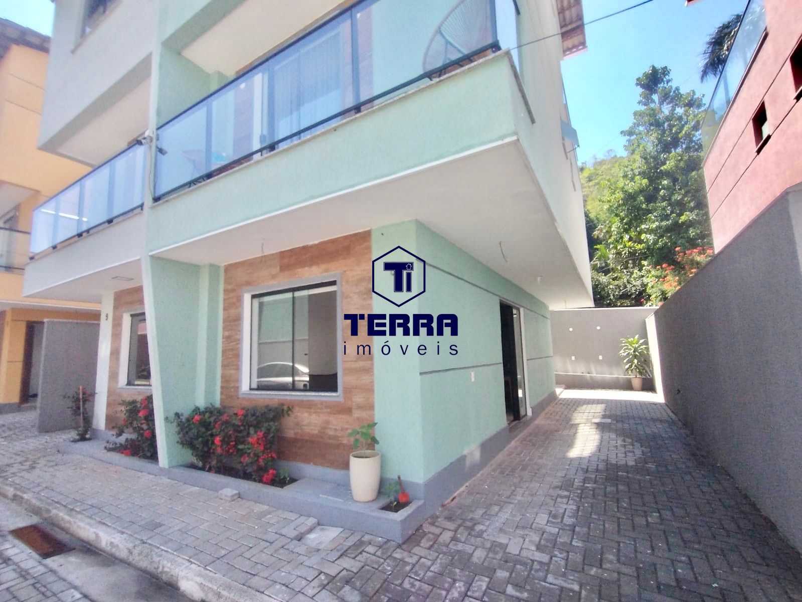 Imagens do imóveis Triplex em Itaipu com 3 quartos, uma suíte, quintal privativo e espaço gourmet.