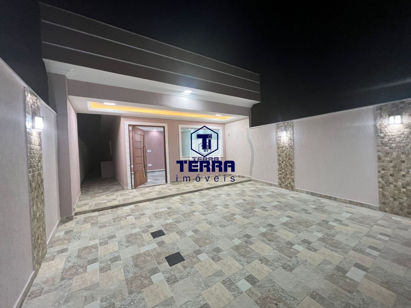 Imagens do imóveis Ampla casa 3 quartos sendo 2 suítes, pertinho da Praia de Itaipuaçu.