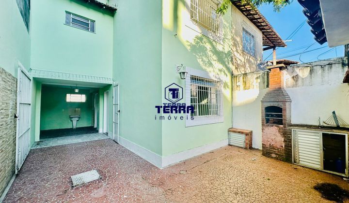 Imagens do imóveis Casa duplex com quintal, junto e a lado ao centro de São Gonçalo.