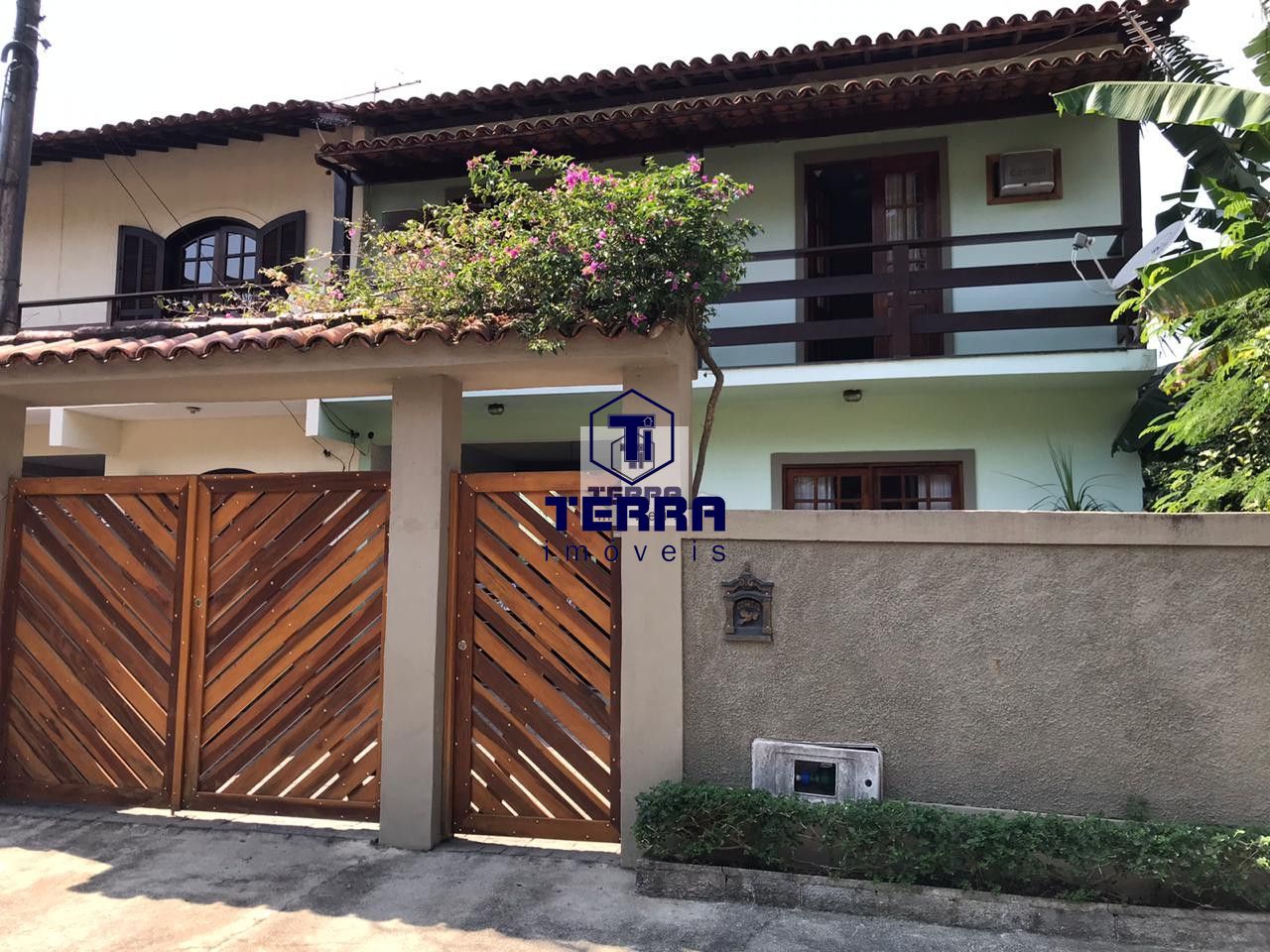 Imagens do imóveis Ampla casa de 3 quartos com quintal arborizado no Badú em Pendotiba.
