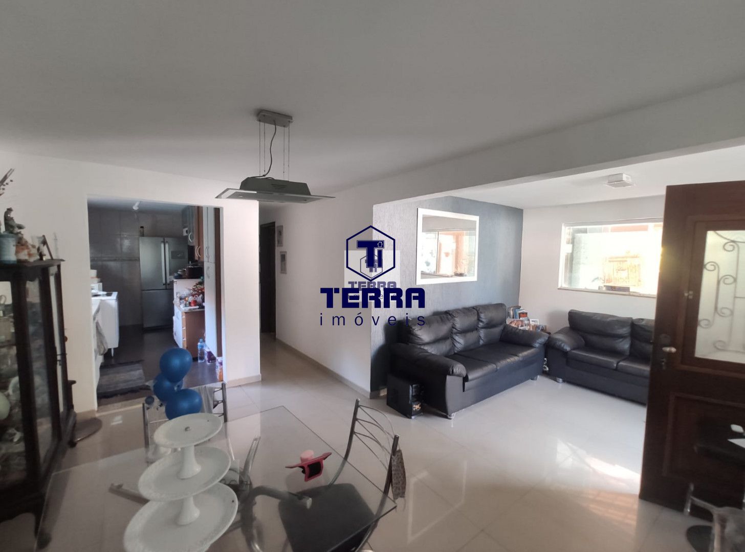 Imagens do imóveis Casa com 4 suítes em condomínio ao lado do Trevo de Maria Paula.