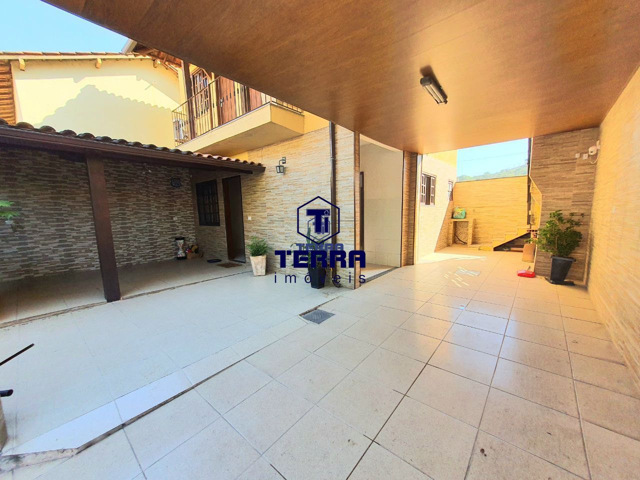 Imagens do imóveis Casa com quintal, em excelente localização em São Gonçalo, pertinho do Guanabara