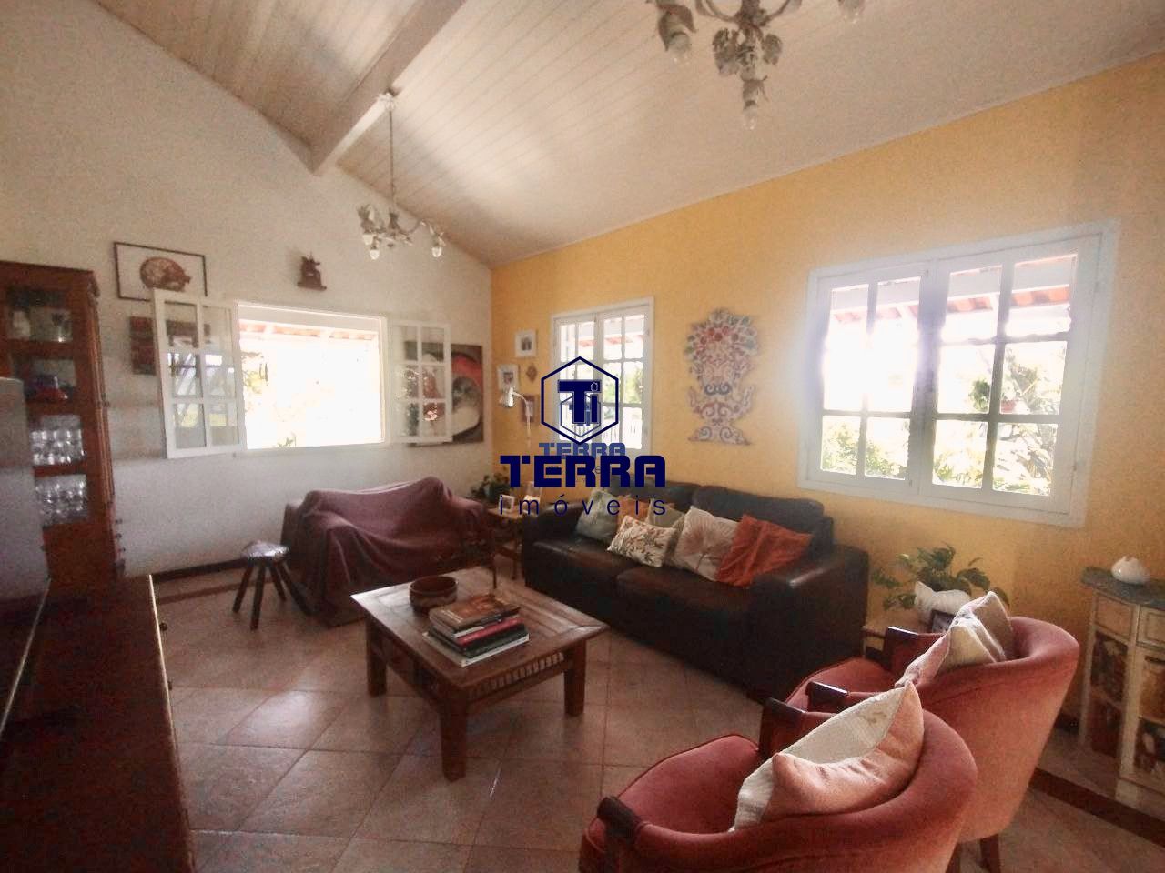 Imagens do imóveis Linda residência com 6 quartos sendo uma suíte com closet e vista panorâmica.