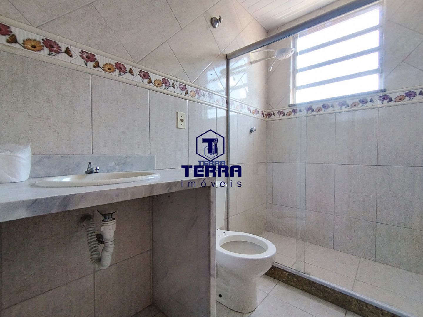 Imagens do imóveis Casa toda reformada com 2 suítes e 2 vagas de garagem no Galo Branco!