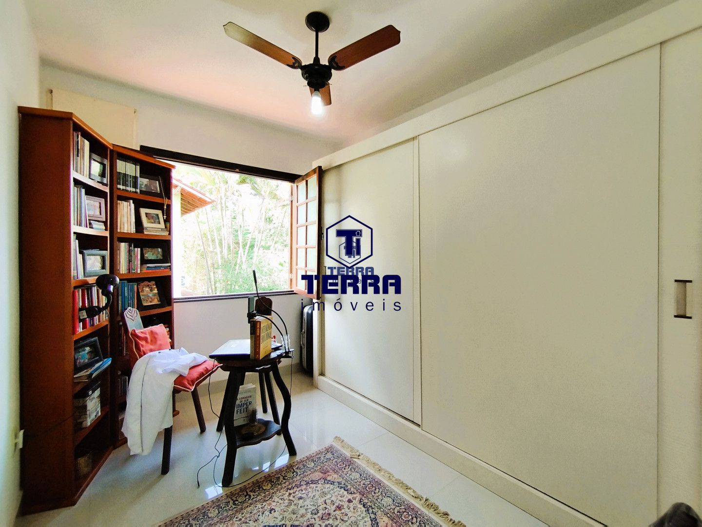 Imagens do imóveis Casa com 3 quartos e suíte em condomínio no Matapaca. Excelente acabamento!