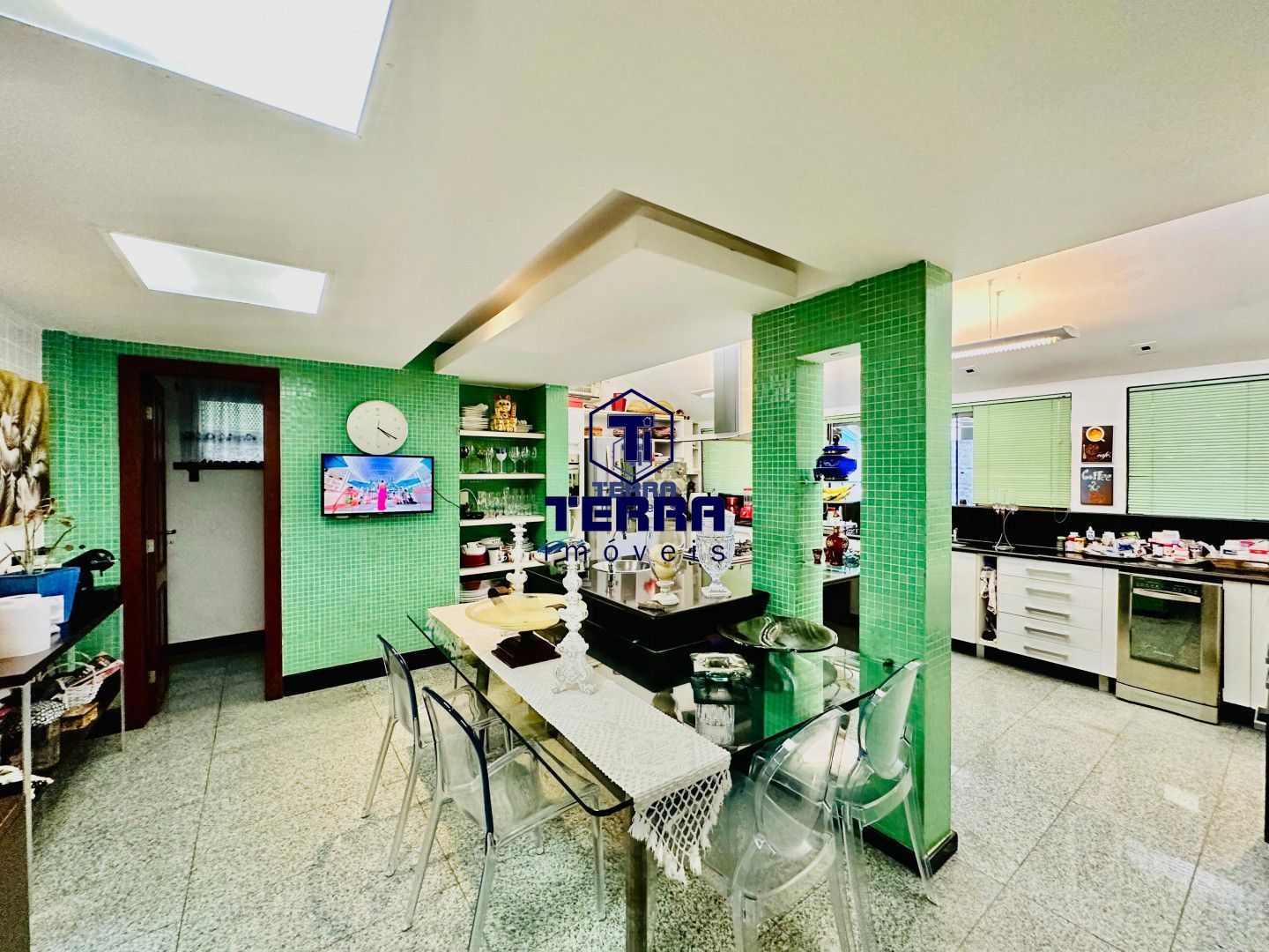 Imagens do imóveis Casa cinematográfica 4 suites totalmente mobiliada. Condomínio Vale de Itaipu