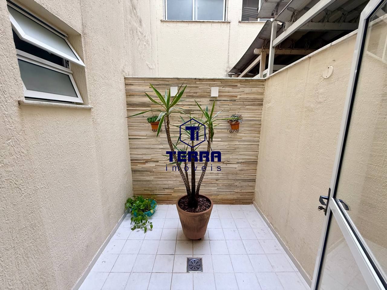 Imagens do imóveis Belíssimo apartamento de 2 quartos com suíte em Maria Paula! Planta generosa.