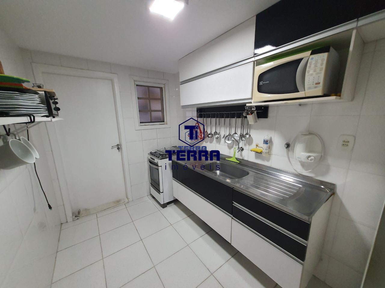 Imagens do imóveis Casa duplex, dentro de condomínio, com excelente localização em Maria Paula