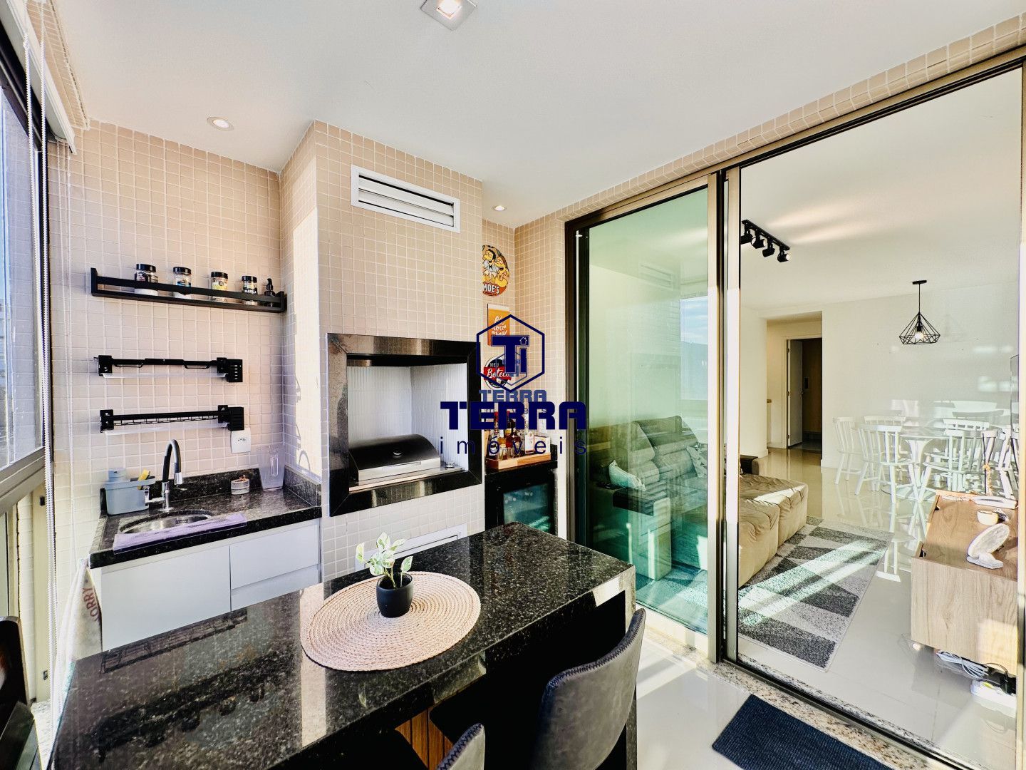 Imagens do imóveis Apartamento vista mar em Charitas com varanda gourmet. Lazer e conforto!