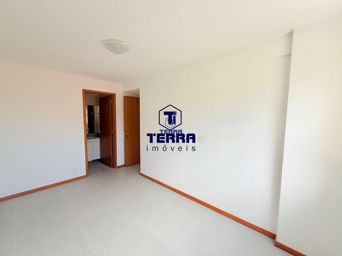 Imagens do imóveis 2 quartos sendo uma suíte e vaga de garagem no Portal de Itaipu.
