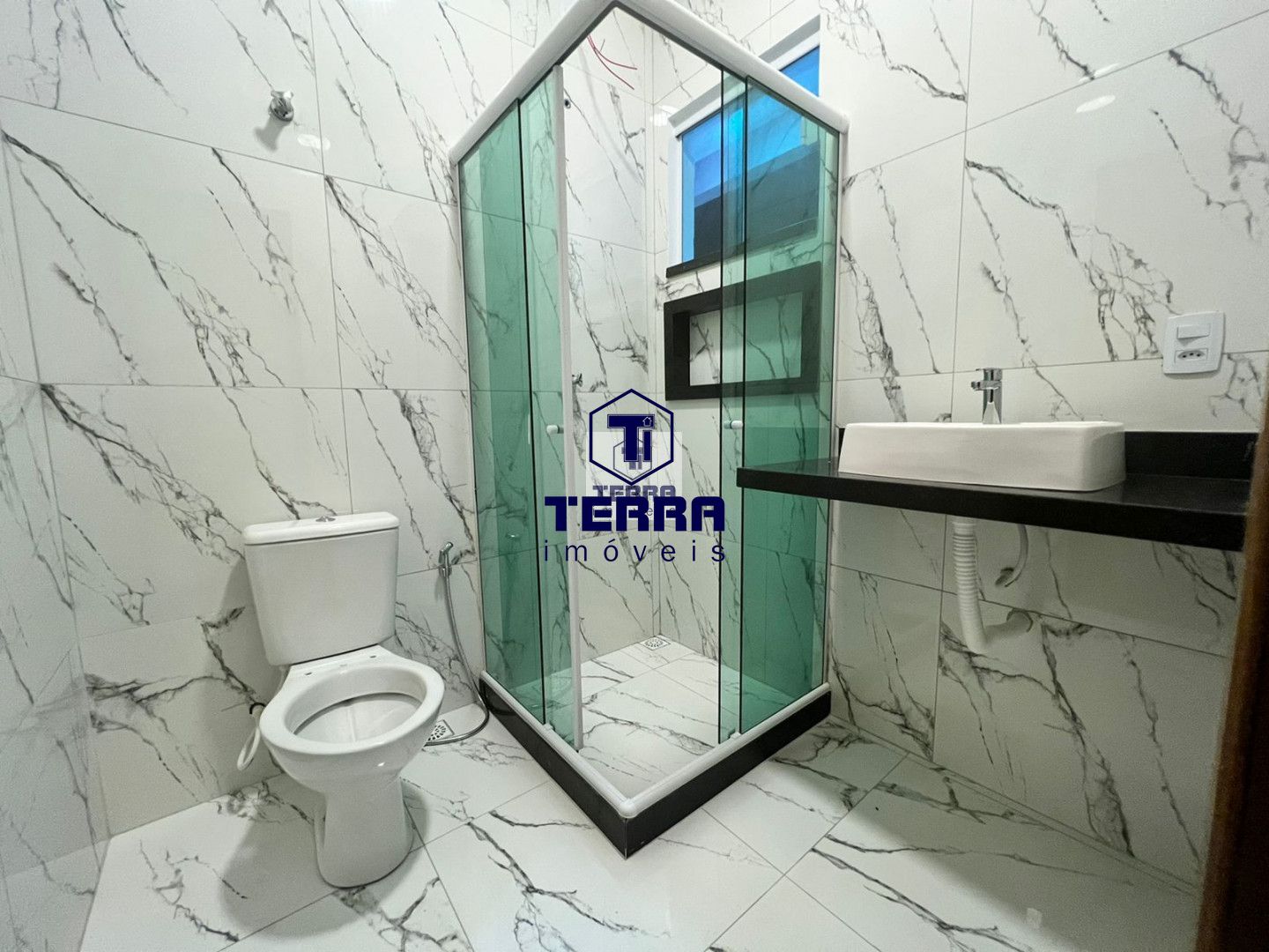 Imagens do imóveis Ampla casa 3 quartos sendo 2 suítes, pertinho da Praia de Itaipuaçu.