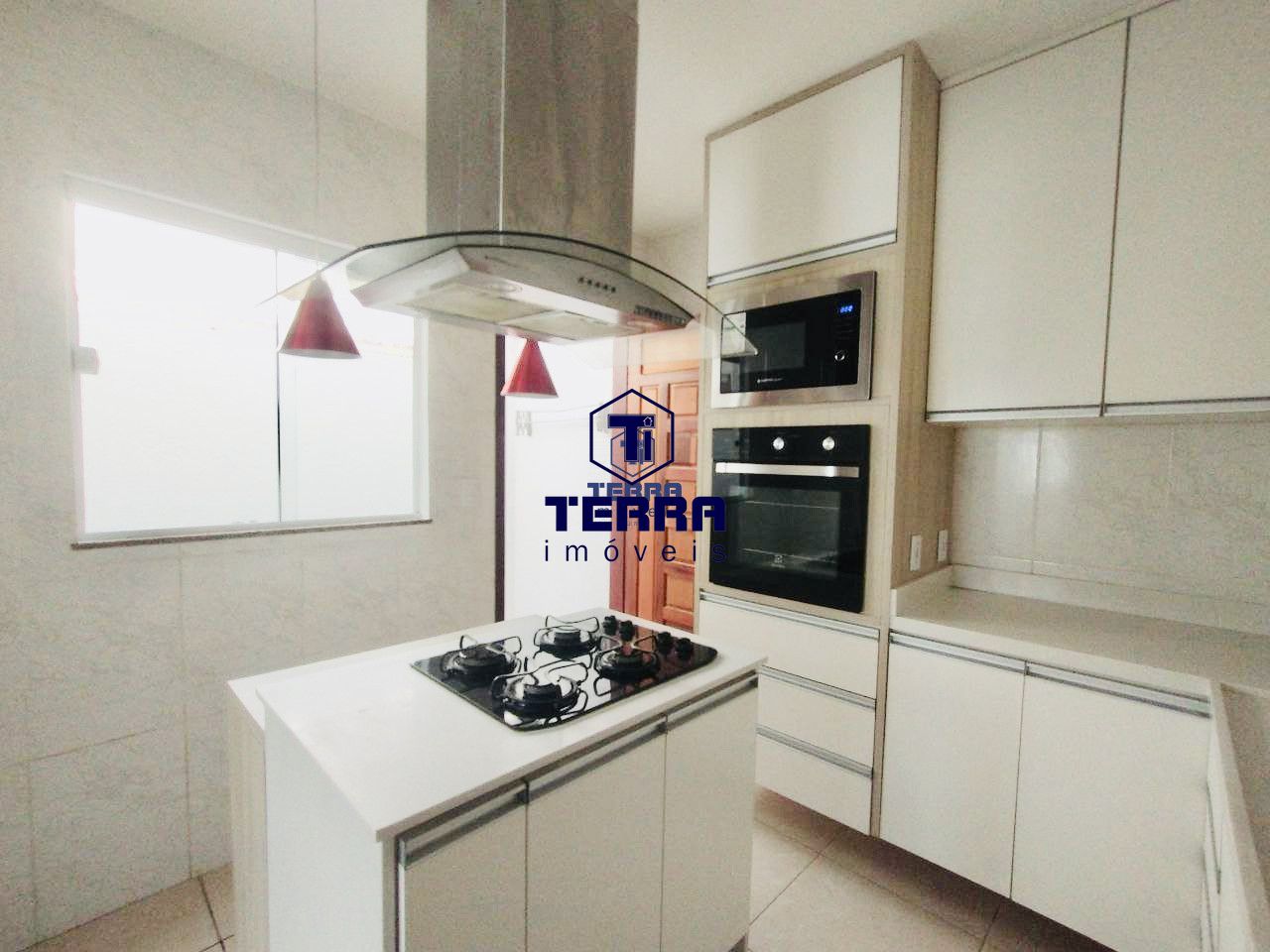 Imagens do imóveis Linda casa duplex em São Gonçalo com 3 quartos e vaga de garagem.