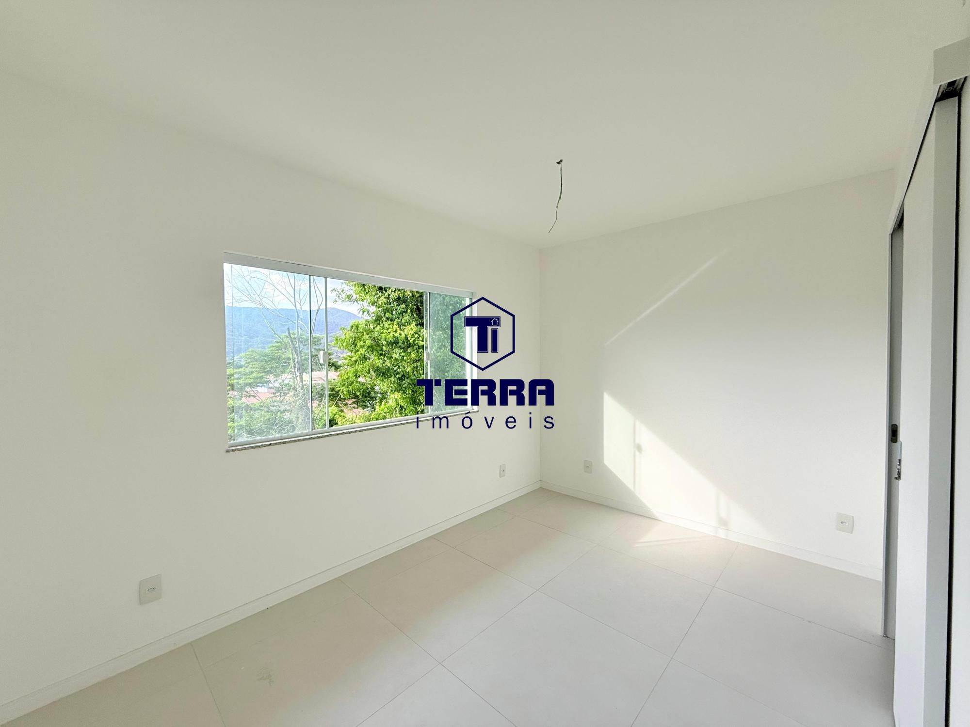 Imagens do imóveis More na região Oceânica, casa nova, com 3 suítes e quintal privativo.
